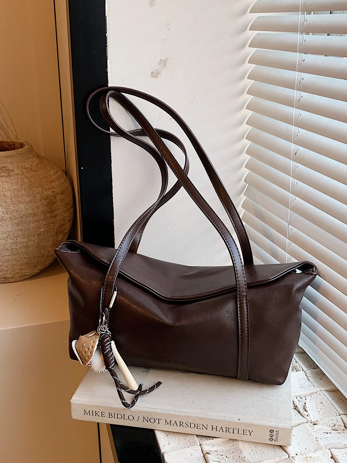 Осенне-зимняя ретро коричневая сумка Майяра для женщин новинка 2024 пригородная на