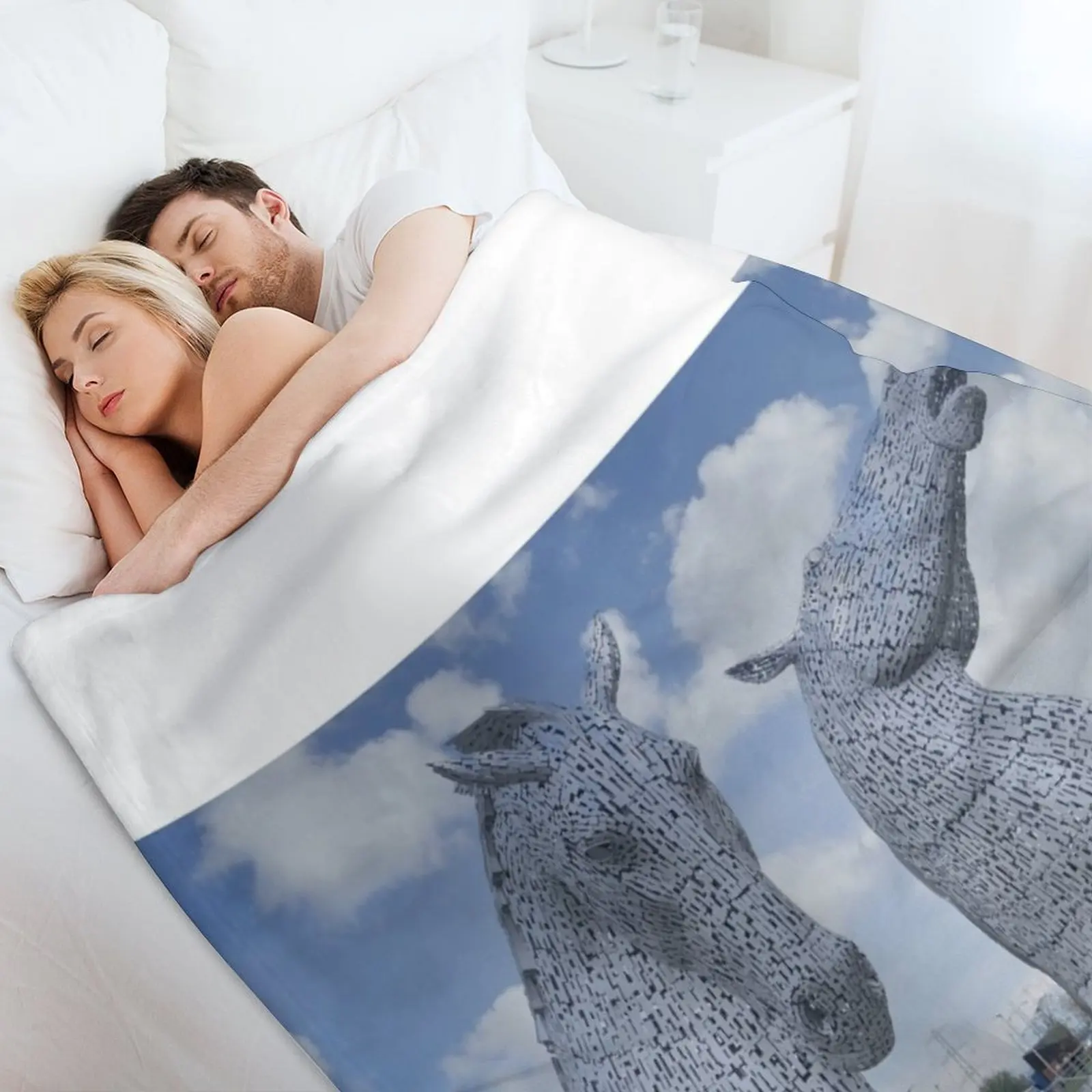 Kelpies Helix Park Falkirk Шотландия — самый крупные ривновые скульптуры в мире. Одеяло для