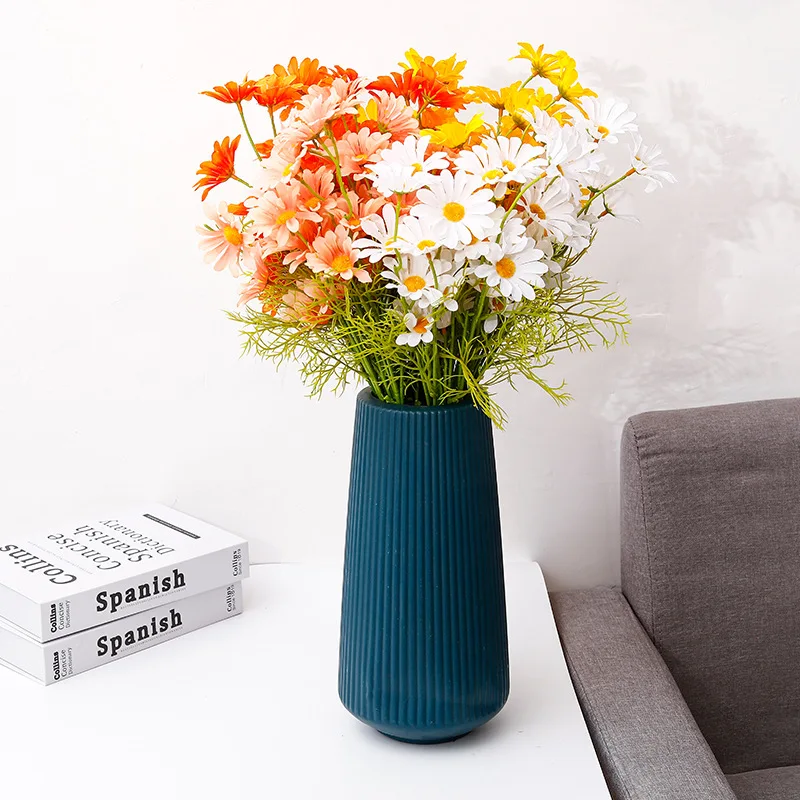 

30 Small Daisies Fake Bouquets Home Decoration Living Room Decorations Plastic Chamomile Imitation Flowers Silk Flowers
