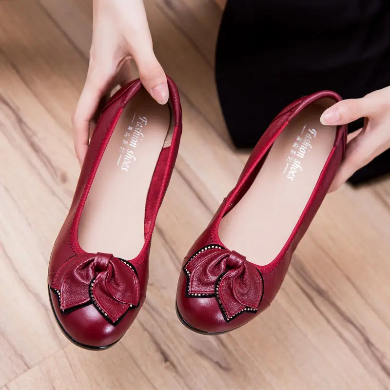 2023 spring new women's single shoes casual bohemian leather shoes Fashion shallow mouth design loafers ladies Large size 34-43