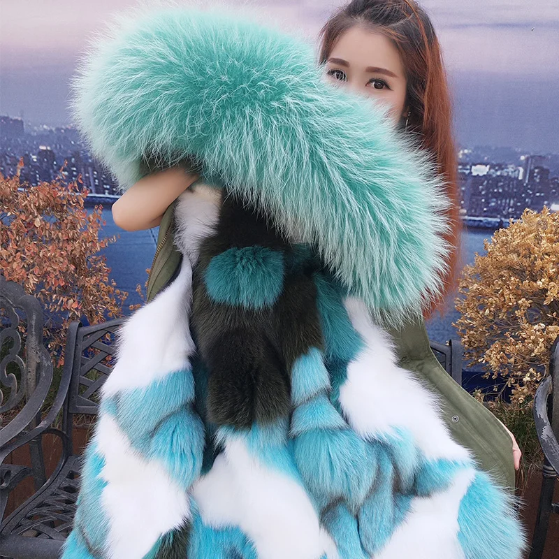 Женская длинная парка на лисьем меху с большим капюшоном из меха енота |