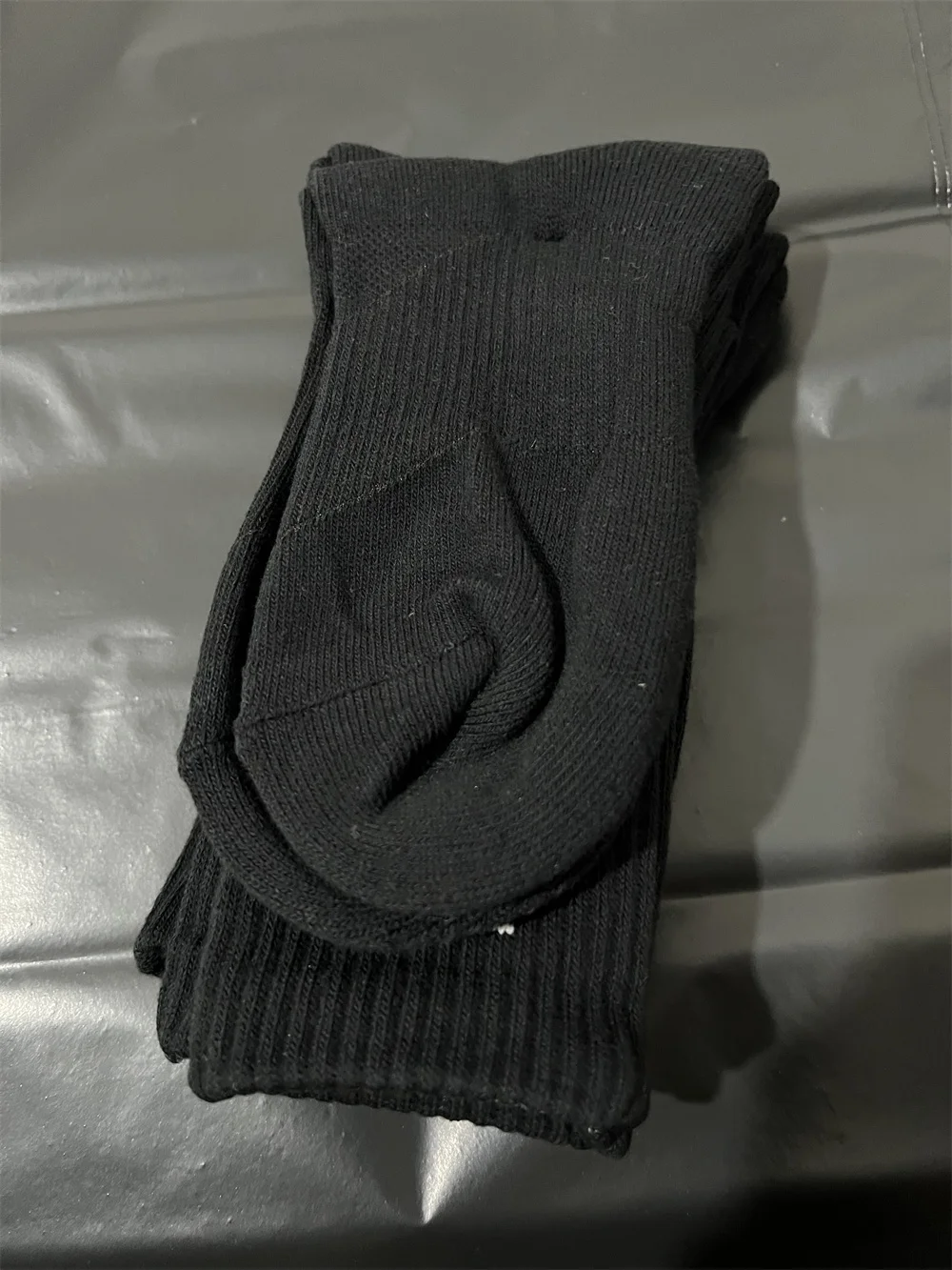 3 Pairs of Black and White Towel Bottoms for Men and Women's Cotton Comfortable Sports Socks Designer Style