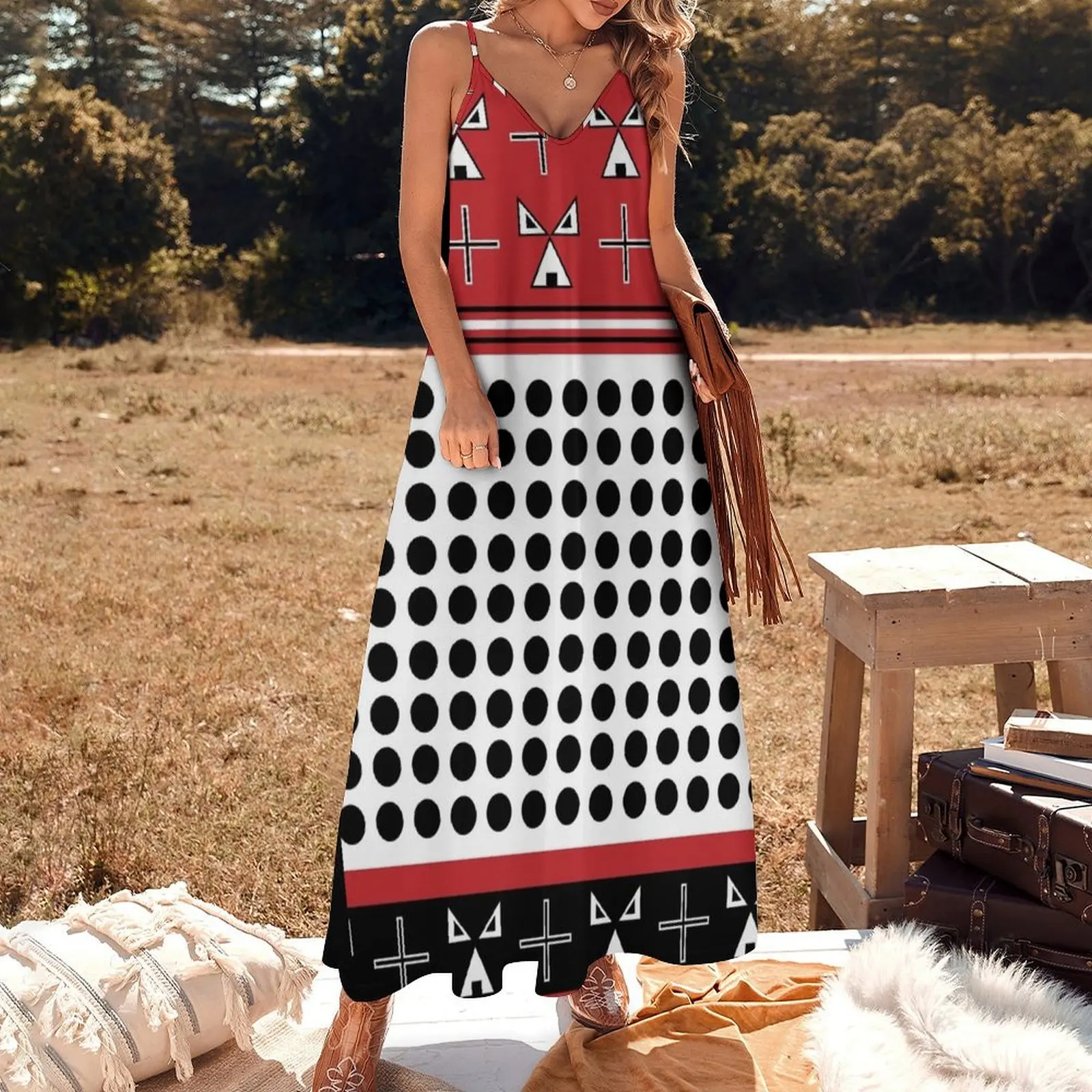 Длинное платье без рукавов с крестами и типисом для выпускного вечера 2025 года