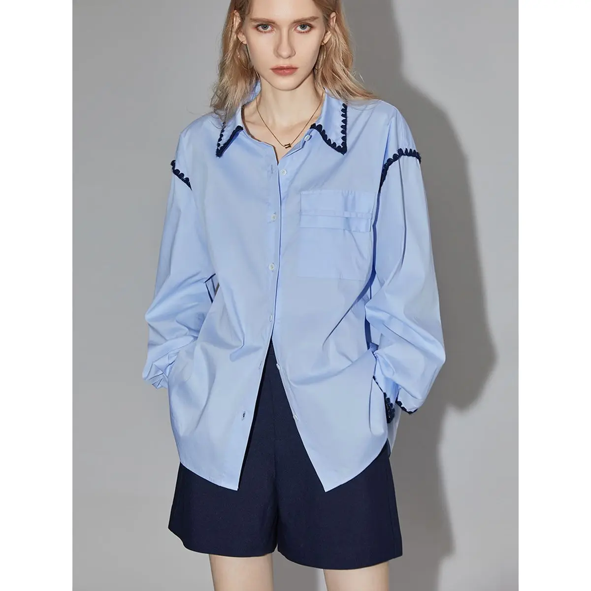 Художественная Удобная синяя рубашка с вышивкой в виде ракушки для женщин