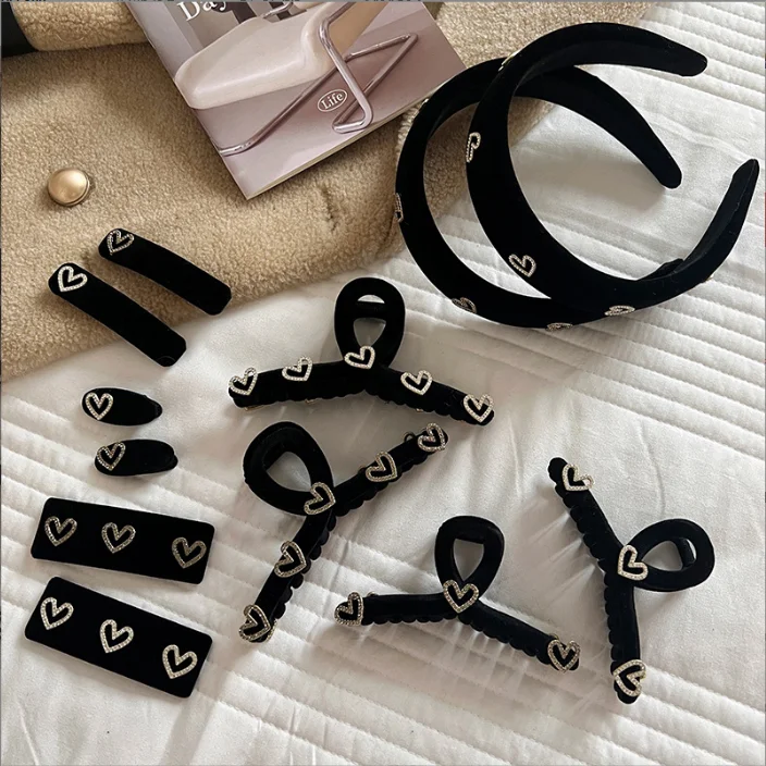 

Женские шпильки для волос на осень и зиму