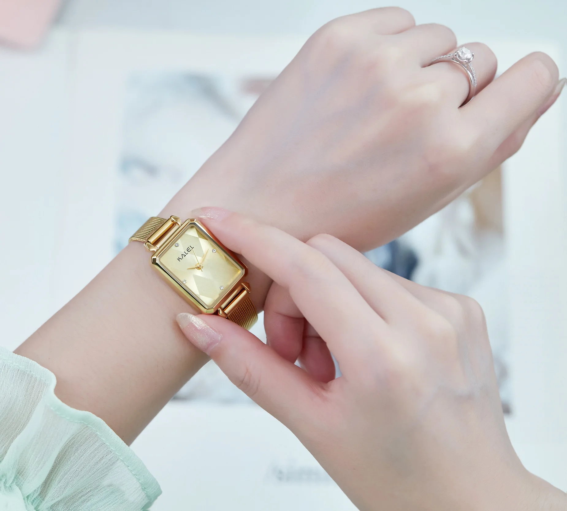 Hot hot high temperament waterproof simple square exquisite small quartz women's watch a hair