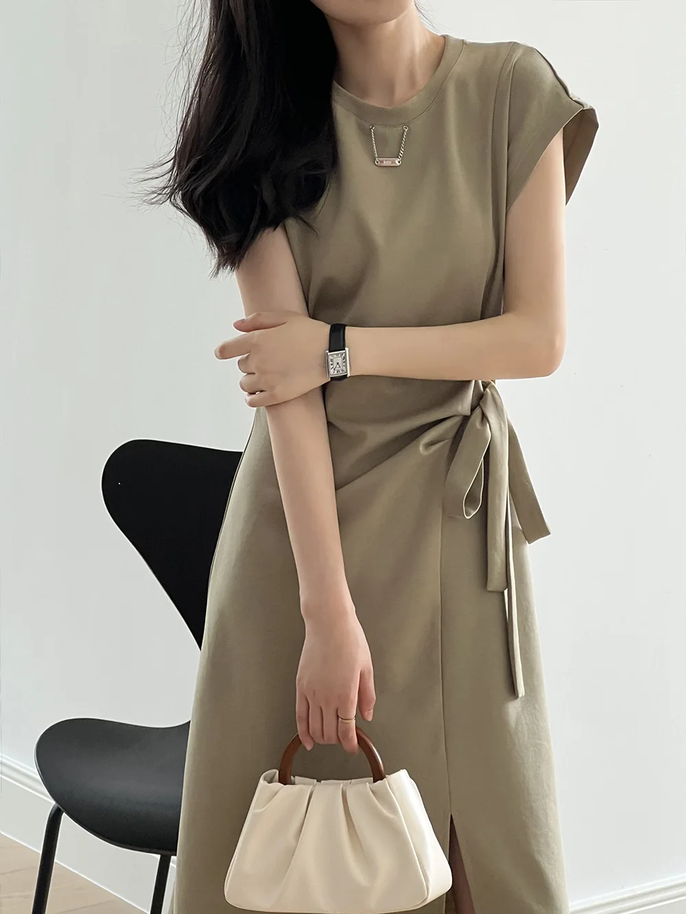 Женское летнее платье миди на шнуровке черный разрез с круглым вырезом средней