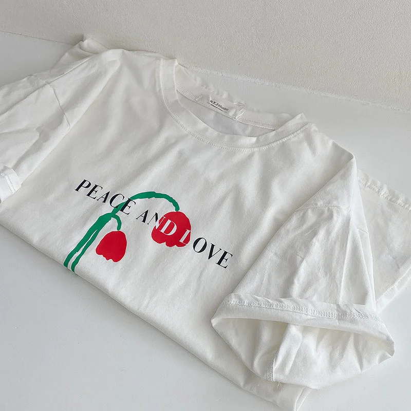 

Женская футболка с коротким рукавом, принтом и надписью «Роза»