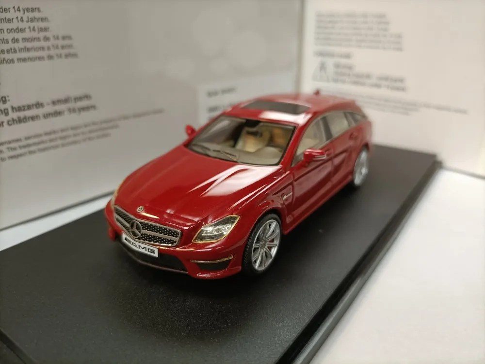 

GLM 1/43 BENZ CLS63 Shooting Brake red S-class modified station wagon model