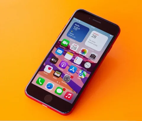 Смартфон Apple iPhone SE (2022), 4/64ГБ, 4/128ГБ, global, Б/у