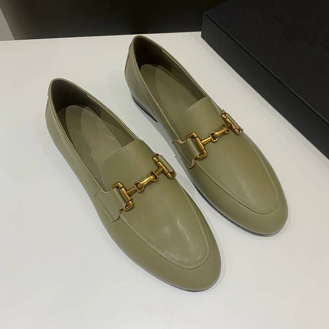 Withered 2023 New Fashion Metal Buckle Women's Flat Shoes Leather Comfortable Leisure Loafers Women