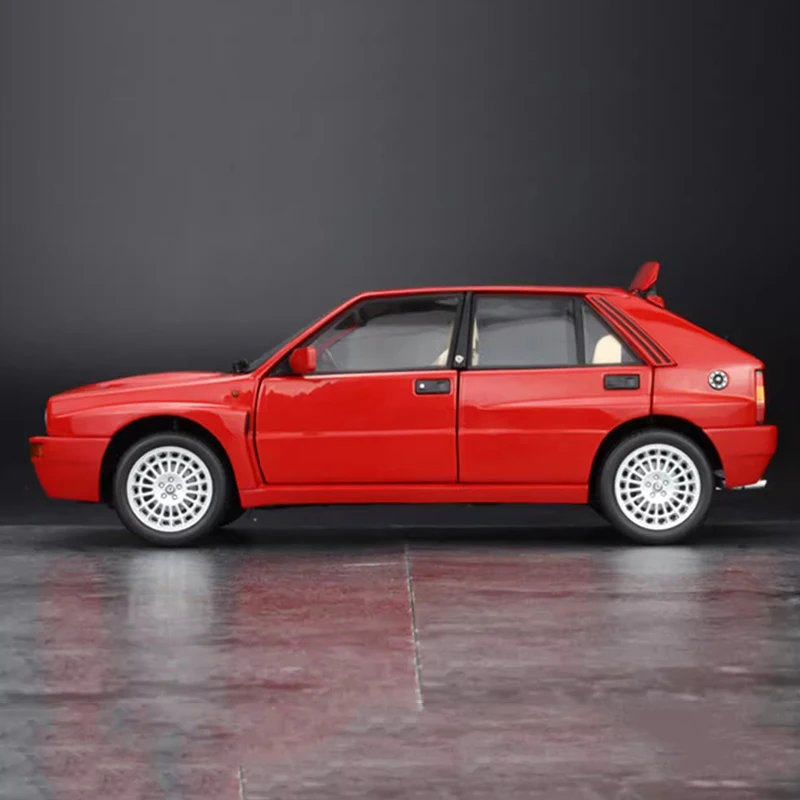 Модель автомобиля Lancia Delta HF EVO-2 из белого сплава