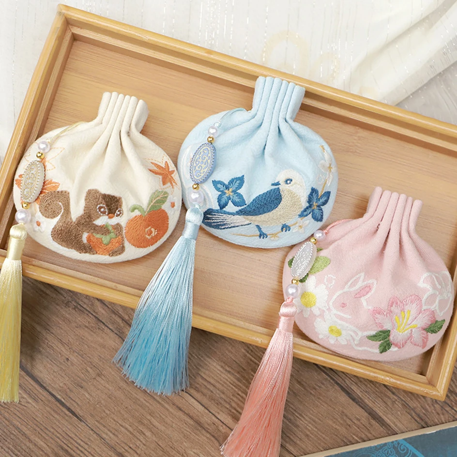 

Милая сумка на шнурке с вышивкой, женская сумка Hanfu с кисточкой и подвеской, винтажная сумка для хранения ювелирных изделий, из хлопка и льна, в китайском стиле