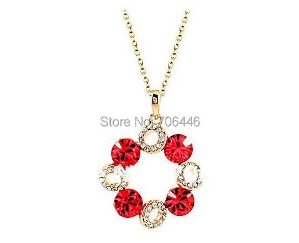 

Gold Tone Rhinestone Diamante Crystal Wreath Pendant Necklace