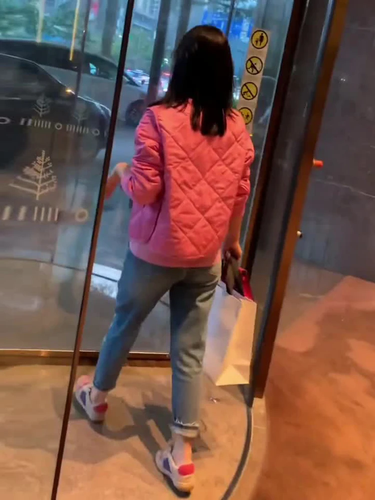 Хлопковая стеганая куртка с розовым ромбом женская осенне-зимняя в Шэньчжэне