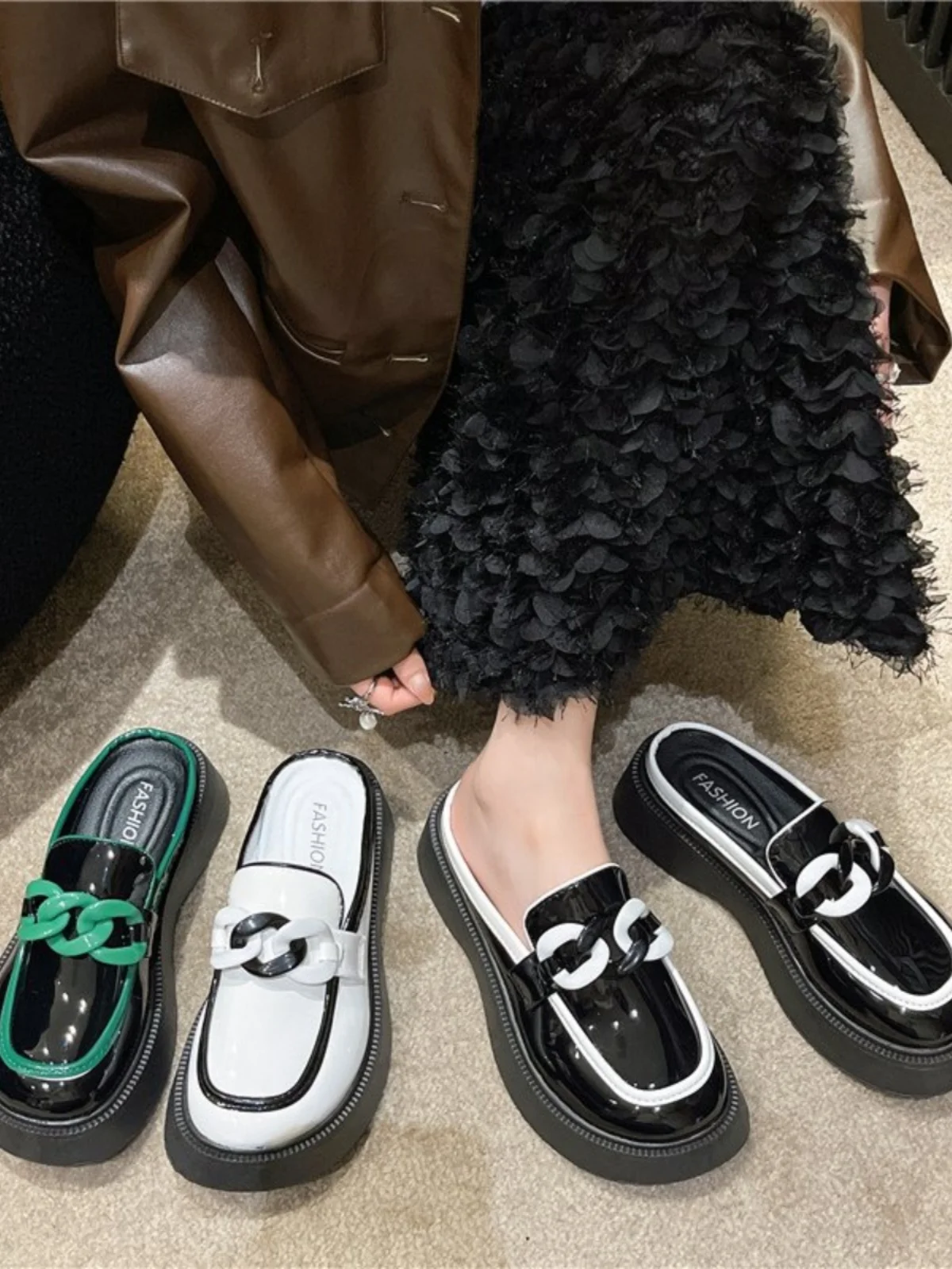 

Сланцы женские на платформе и резиновой подошве, роскошные дизайнерские мягкие шлепанцы, Повседневная модная блестящая обувь для дома, ПУ, 2023