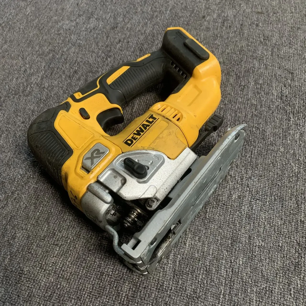 DEWALT DCS334N 18V XR бесщеточный лобзик только б/у