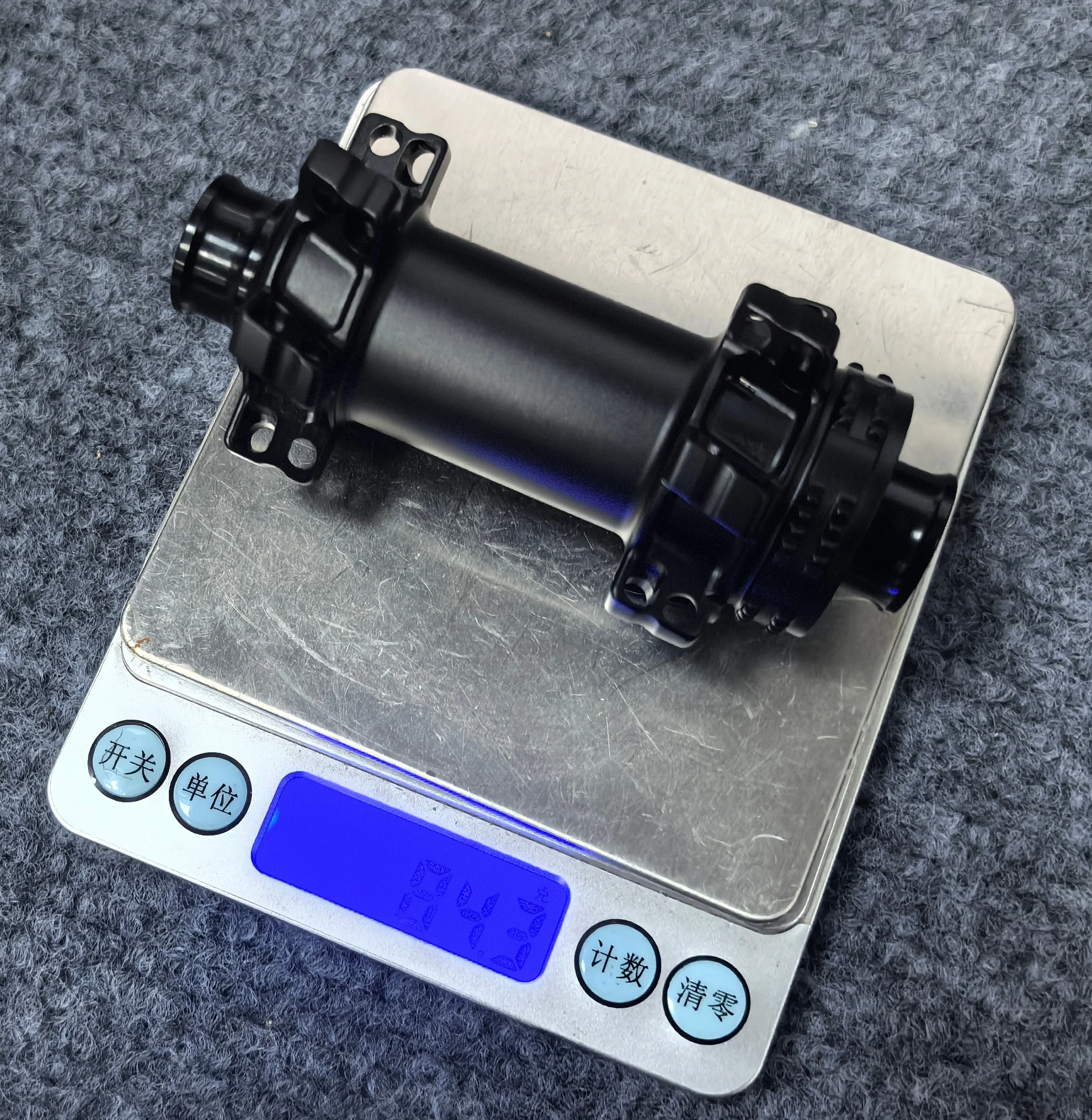 Фото Carbonbeam [CB232T] 36T Ratchet 24/24H Center Lock Straight Pull — втулки для шоссейных и гравийных велосипедов с карбоновыми спицами, совместимые с HG, XD, MS. №3