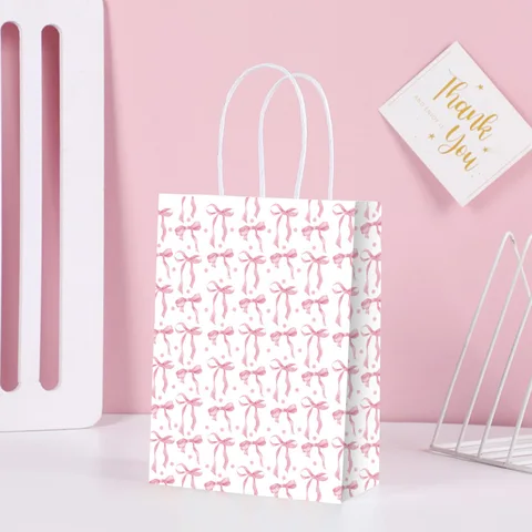 Розовый бумажный подарочный пакет