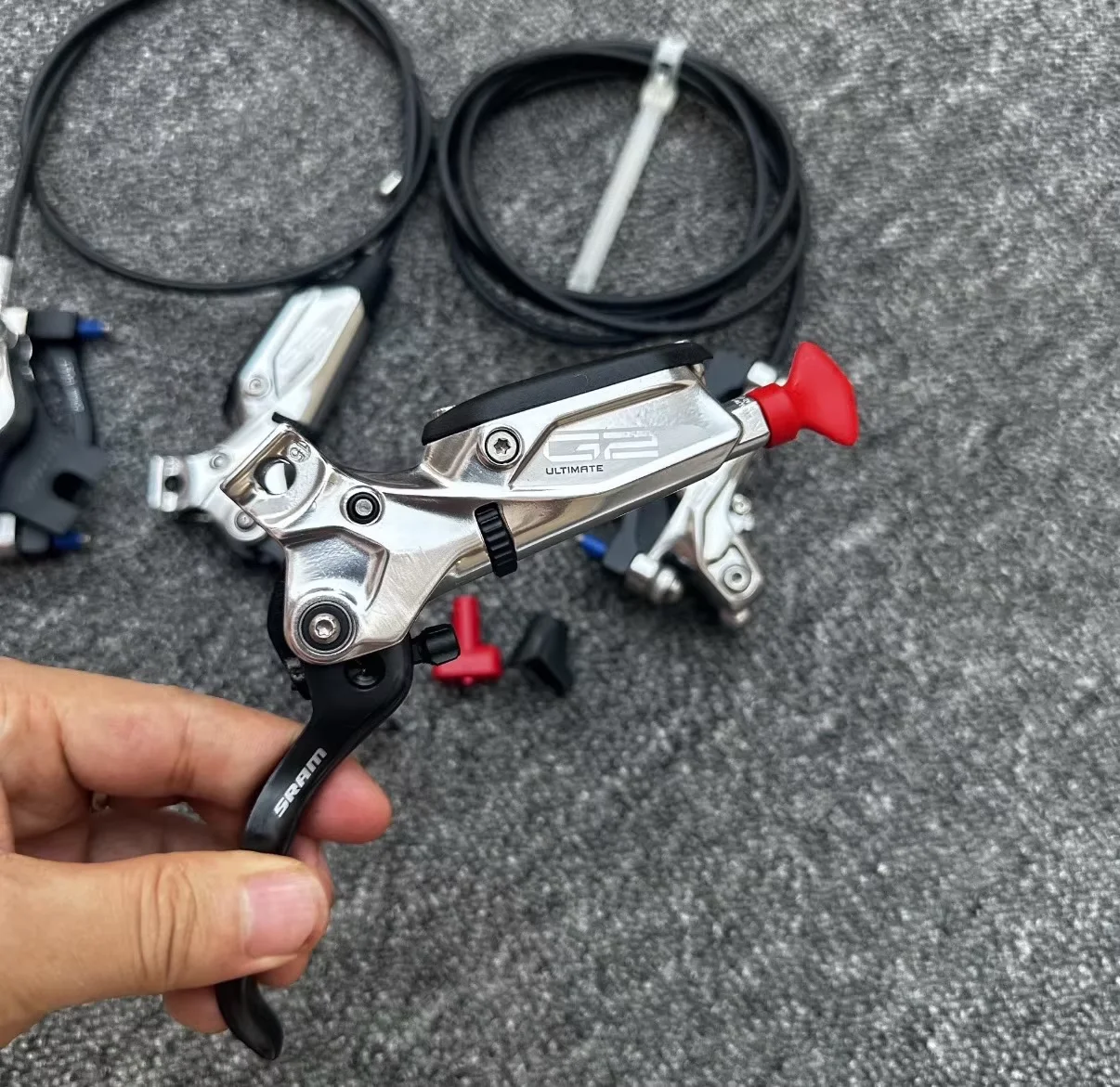 Фото SRAM G2 Ultimate Дисковый тормоз и рычаг — передний, гидравлический, крепление на стойку, угольный рычаг, титановая фурнитура, серебристый №4