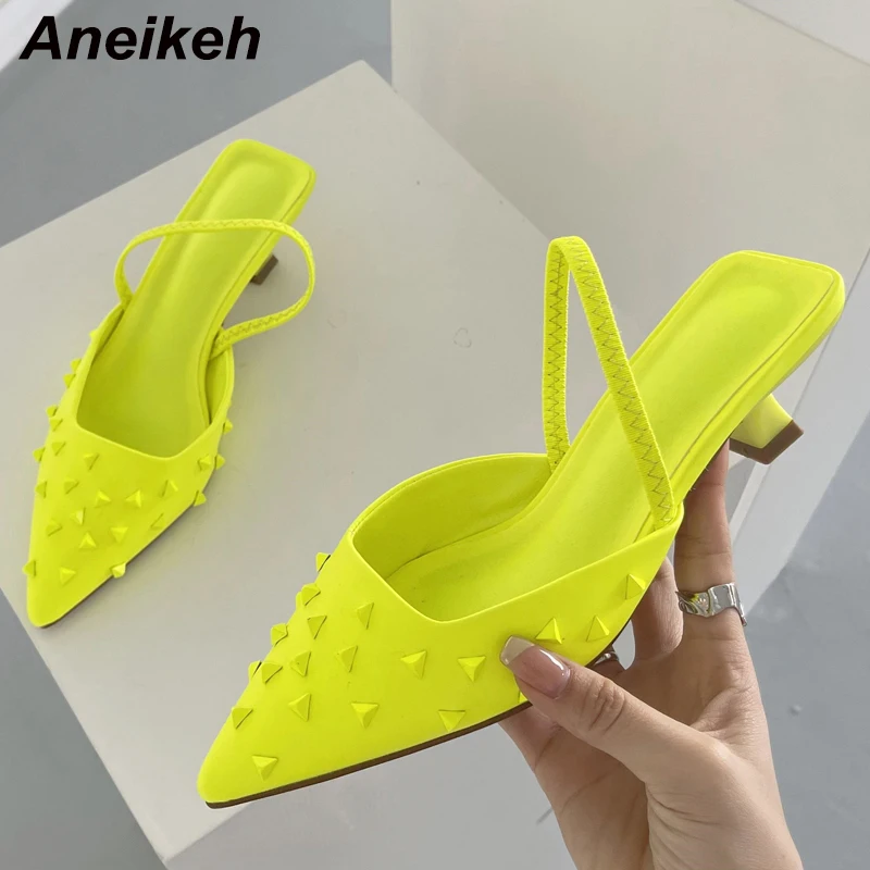 

Туфли Aneikeh в римском стиле на низком каблуке с эластичным ремешком, туфли-лодочки с заклепками для вечеринки, Размеры 35-43, черные, зеленые, же...