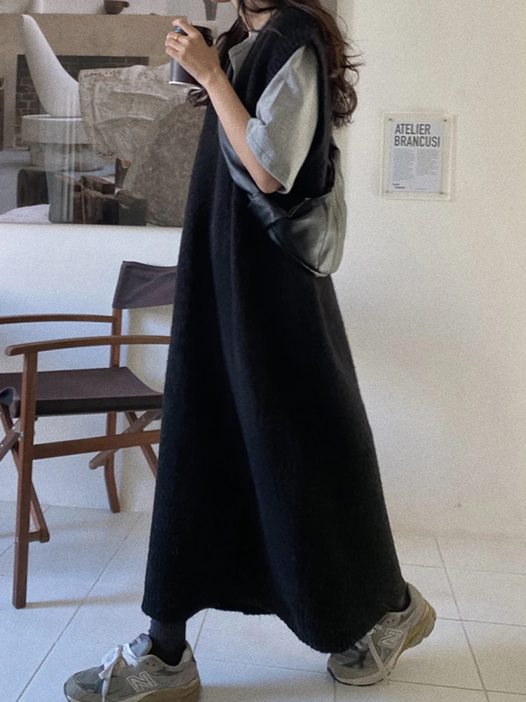 Женское трикотажное платье-жилет с V-образным вырезом