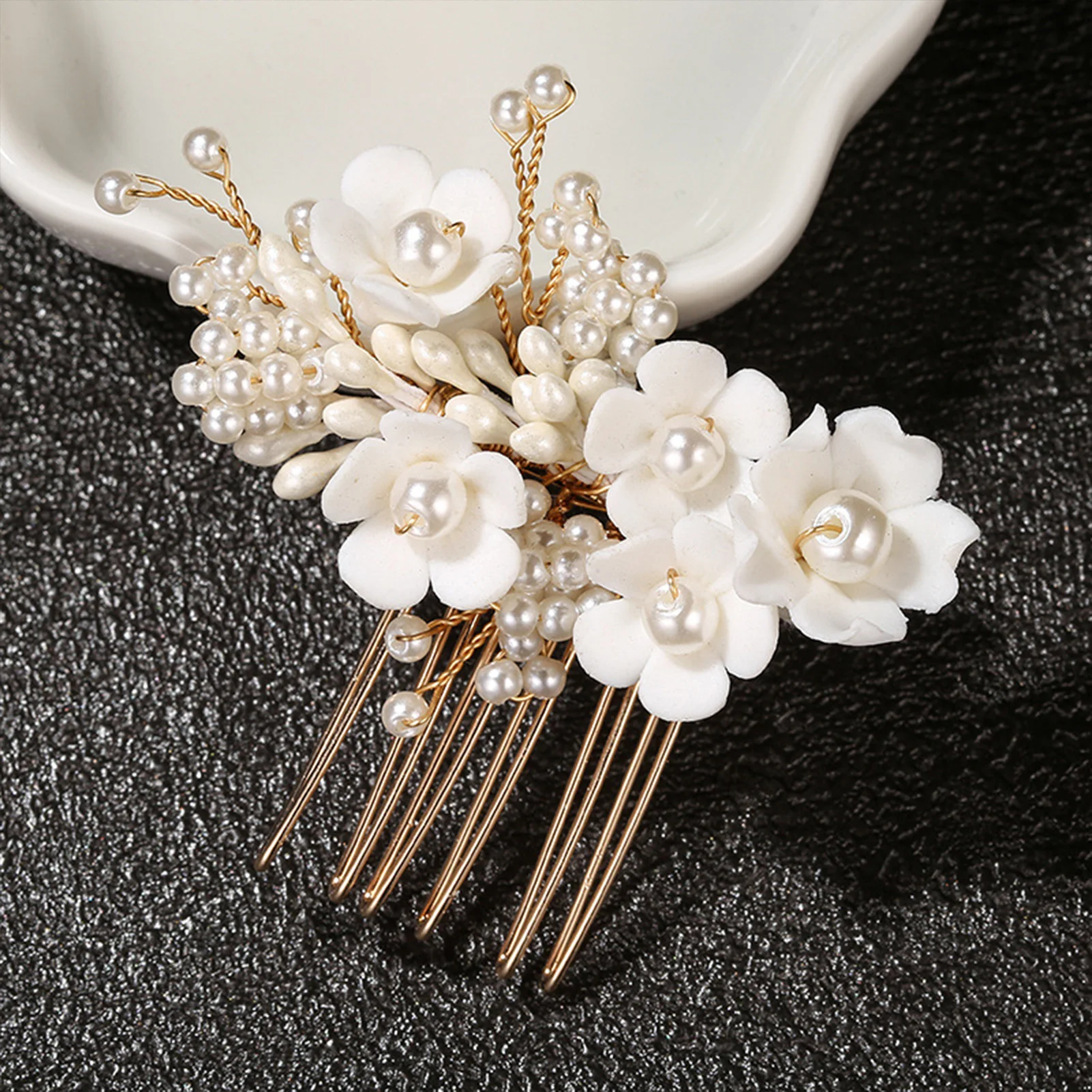 

Flower Bride Hair Comb Wedding Tiaras For Women White Floral Pearl Hairpin Clip Fashion Noiva Headpiece Exquisite Hair Jewelry