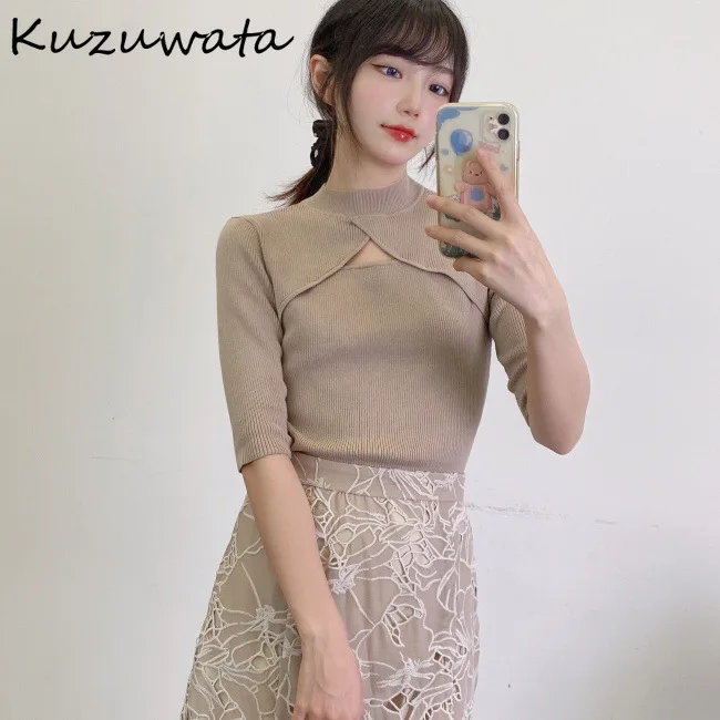 Женский трикотажный свитер с круглым вырезом однотонный облегающий пуловер