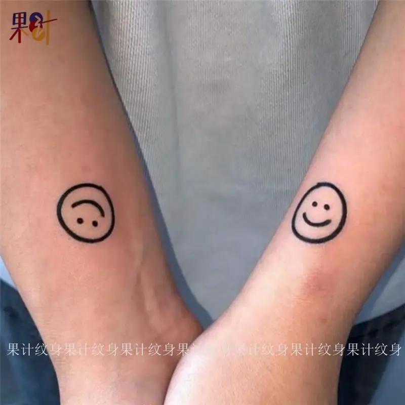 

Тату-наклейка Smiley на запястье, временные водонепроницаемые тату до ключиц, для мужчин и женщин, искусство для пары, искусственная татуировк...