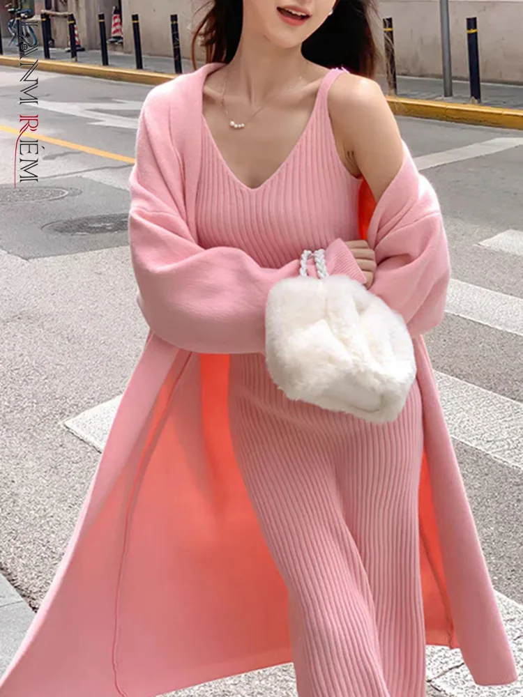 

LANMREM Модный комплект со свитером Женский вязаный длинный кардиган платье на бретельках комплекты из двух предметов 2023 осень и зима новинка 2DA1931