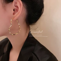 classic simple design peach heart hoop earrings for women plated gold statement big heart piercing earrings jewelry accessories