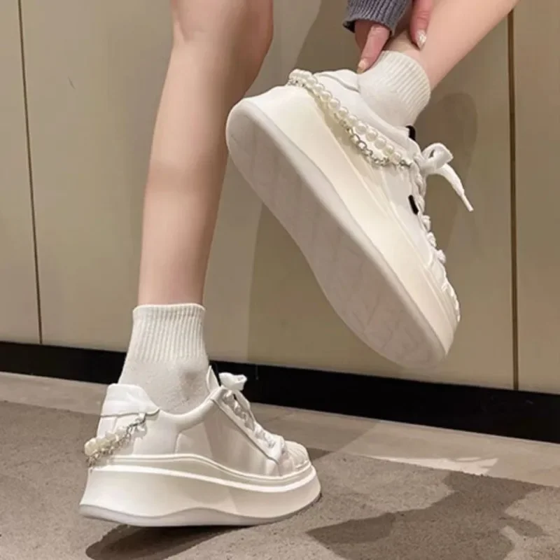 Корейская версия женская спортивная обувь с жемчужной цепочкой растворенная