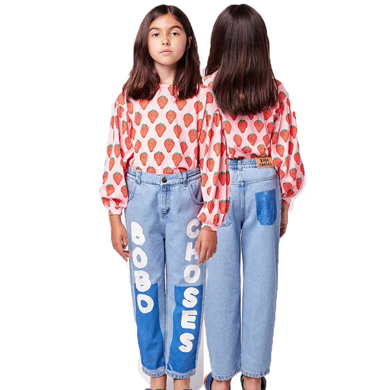 Джинсы детские прямые с буквенным принтом на весну/осень 2022 |