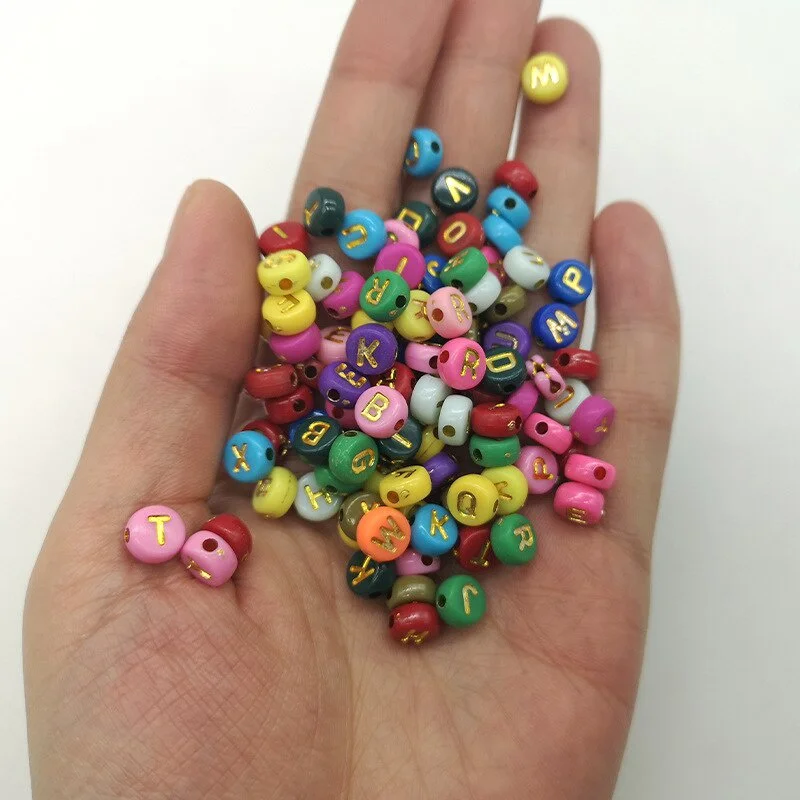 

100pcs 7mm Acrylic Chocolate Alphabet Beads Flat Round Loose Spaced Seed Beads for Needlework Jewelry Making DIY Charms Bracelet