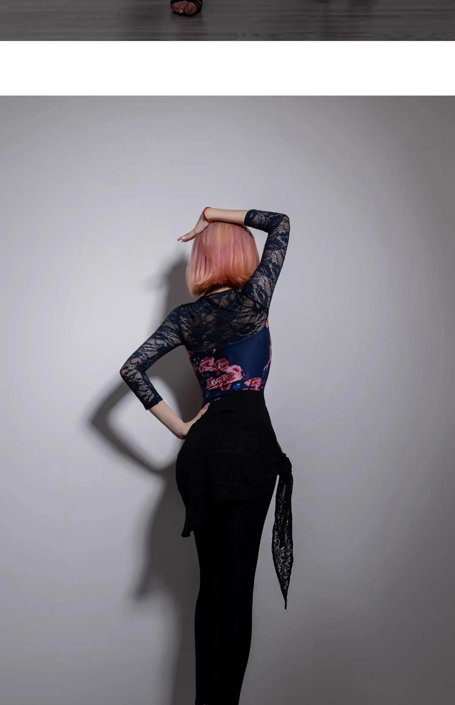 Женское платье для латиноамериканских танцев дизайнерское с шарфом на бедрах