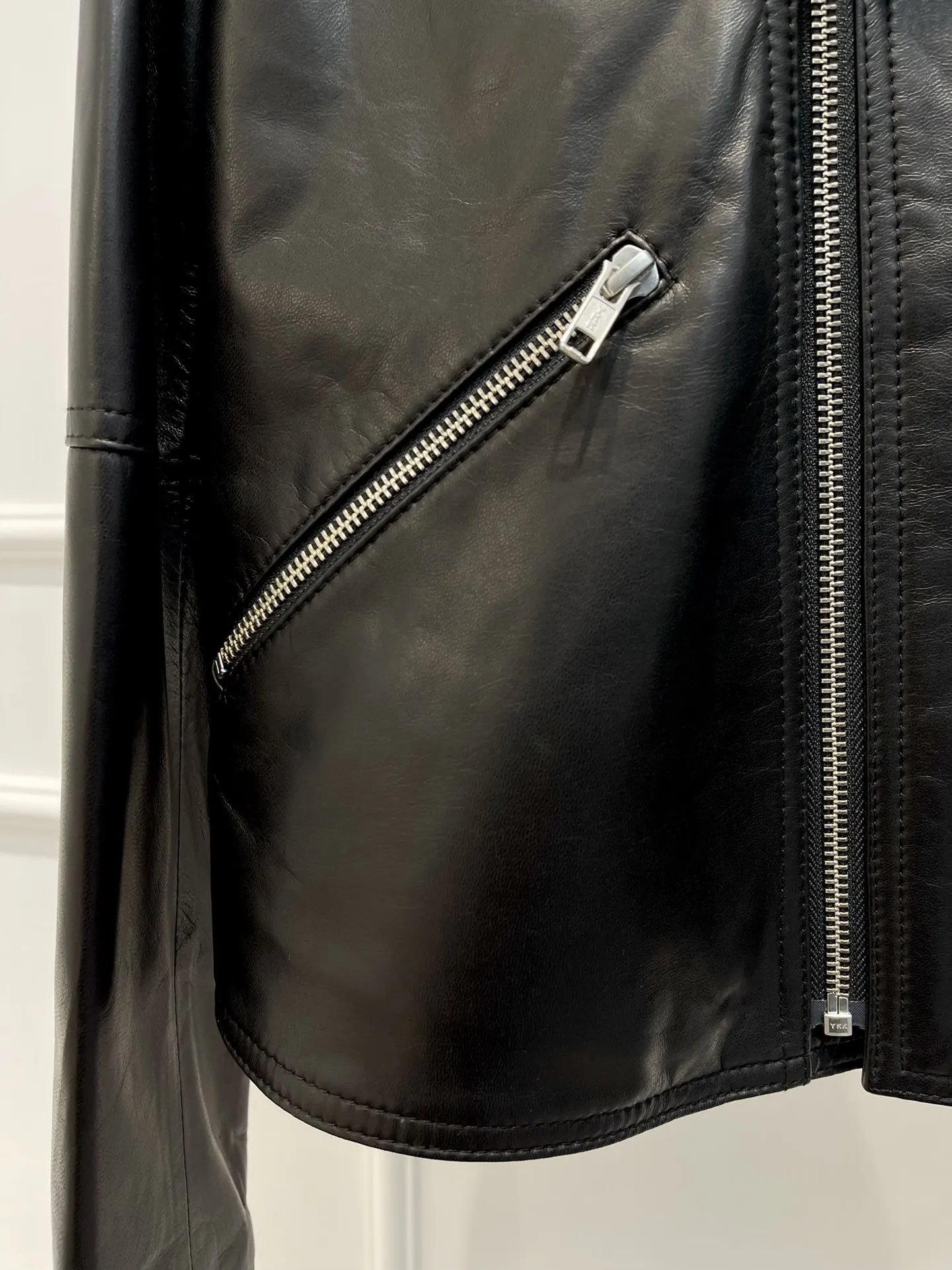 Top Quality Basic All-match Moto Leather Jacket Men and Women 2022 Autumn Winter Casual False Pocket Decoration Clothes