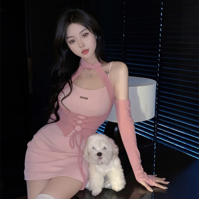 Женское облегающее платье контрастных цветов в стиле Y2K