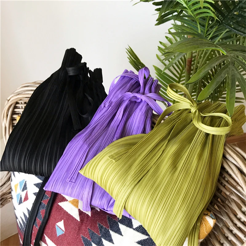 

Women 2023 Latest Miyake Fold Designer Bag Shoulder Bag Fashionable Portable Laced Linen Bag Pleated Sack Bag Unicorn Bag