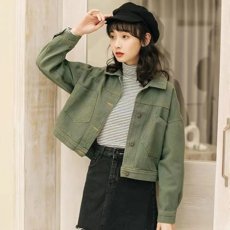 

Джинсовая куртка женская на весну и осень, новинка 2022, короткая секционная свободная тонкая куртка с высокой талией, пуговицами и карманами,...