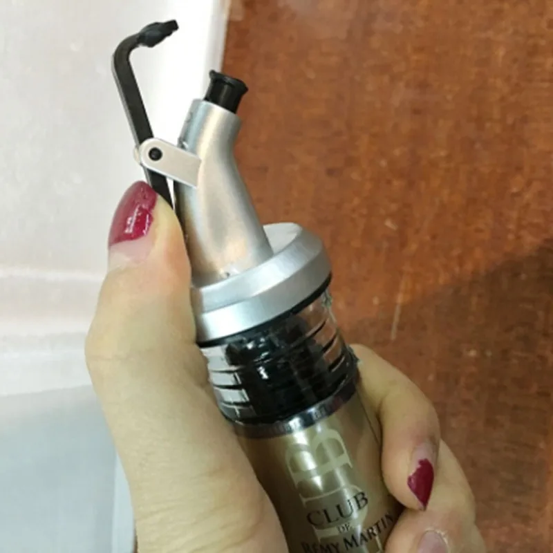 

Olive Bottle Sprayer Spout Liquor Oil-Dispenser For Oil Wine Pourers Flip Top Stopper Kitchen Tools Wine Bottles Spout