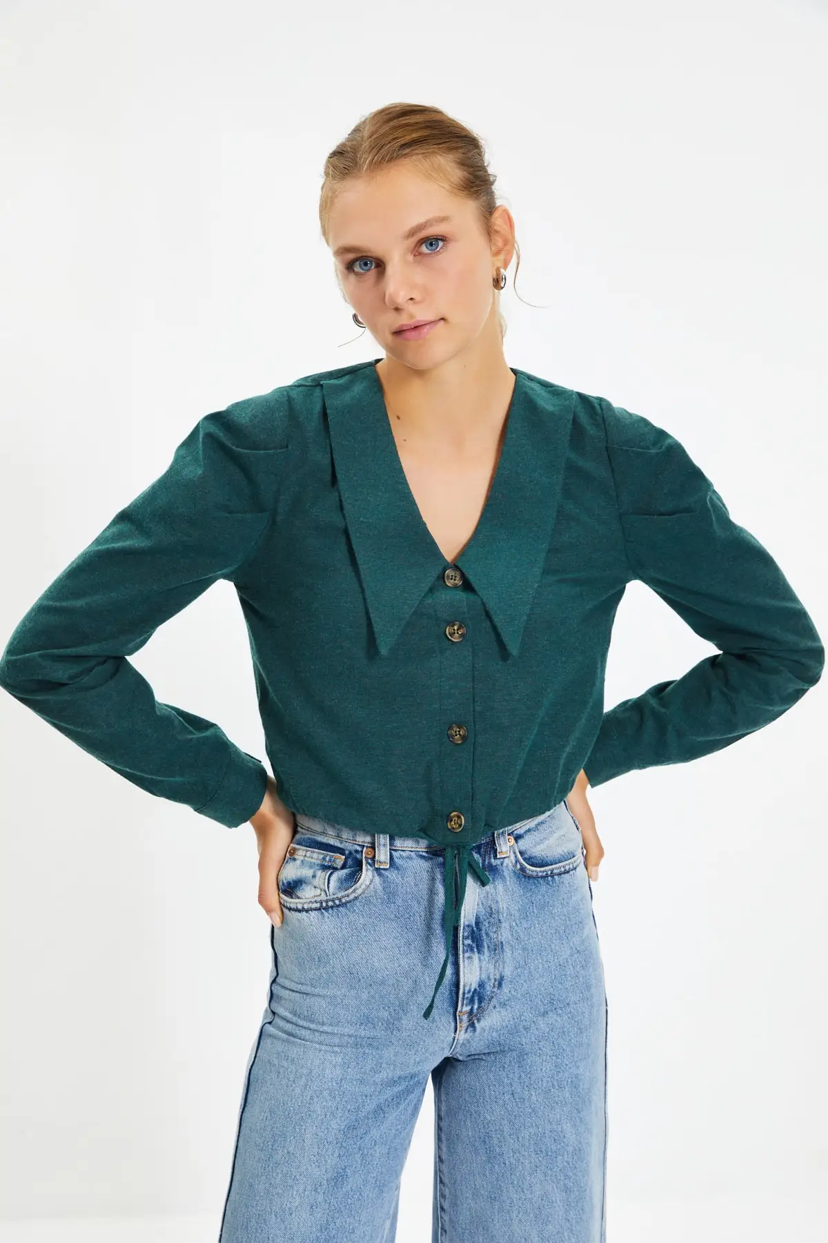 

Trendyol Collar Detailed Shirt TWOAW22GO0250