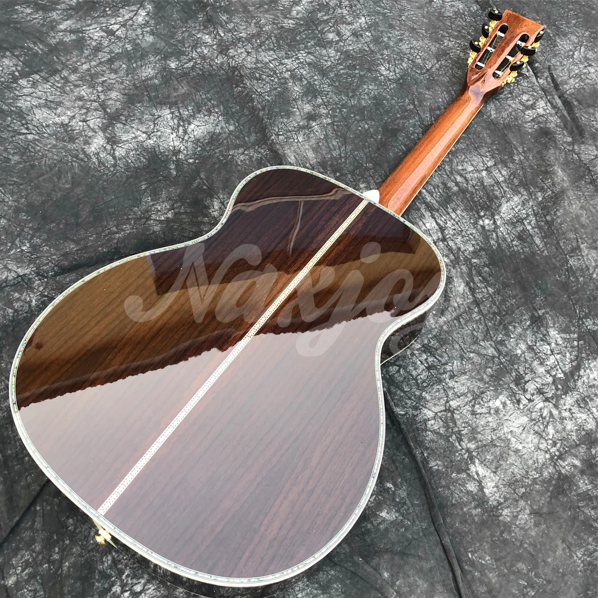 Изготовленная на заказ 40-дюймовая верхняя часть из цельной ели типа OM