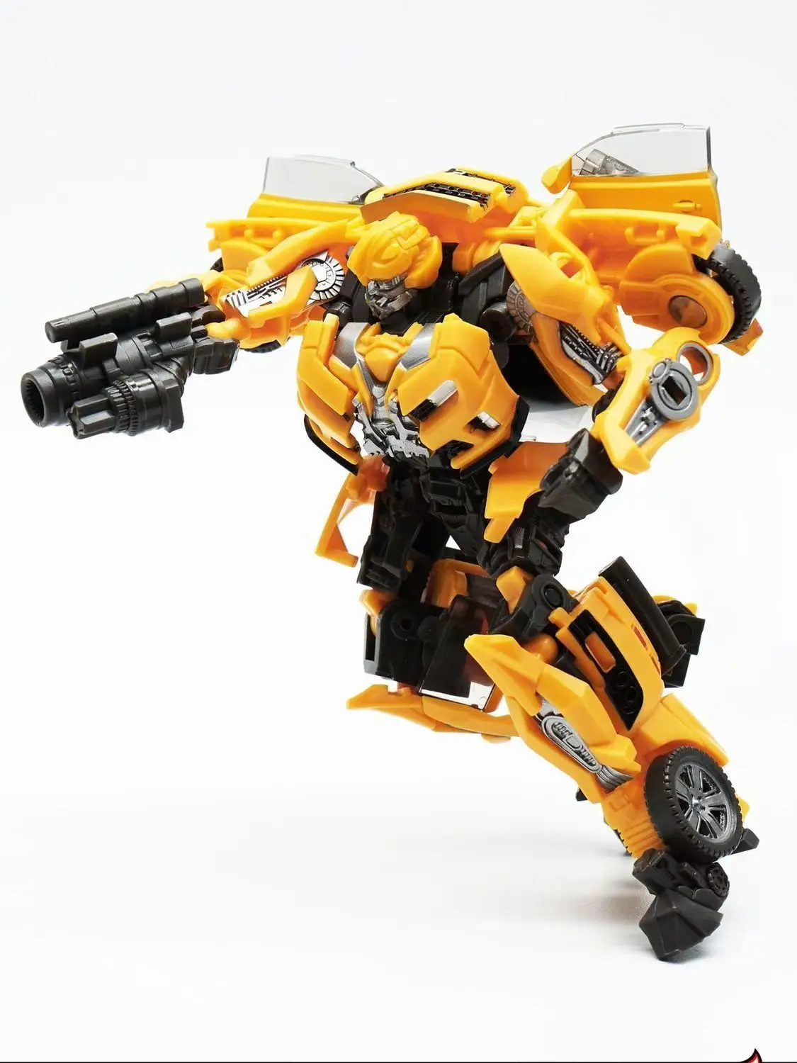 Фото Игрушка-трансформер BAIWEI Dark Bumblebee: Модель робота-машины King Kong Boy ручной работы №4