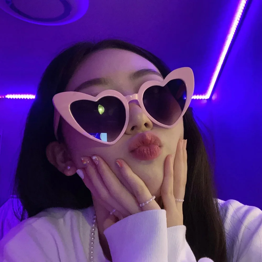 

2022 New Personality Love Heart Sunglasses For Women Accessories Vintage Sunglasses Fashion UV400 Shades Eyewear Clout Goggle