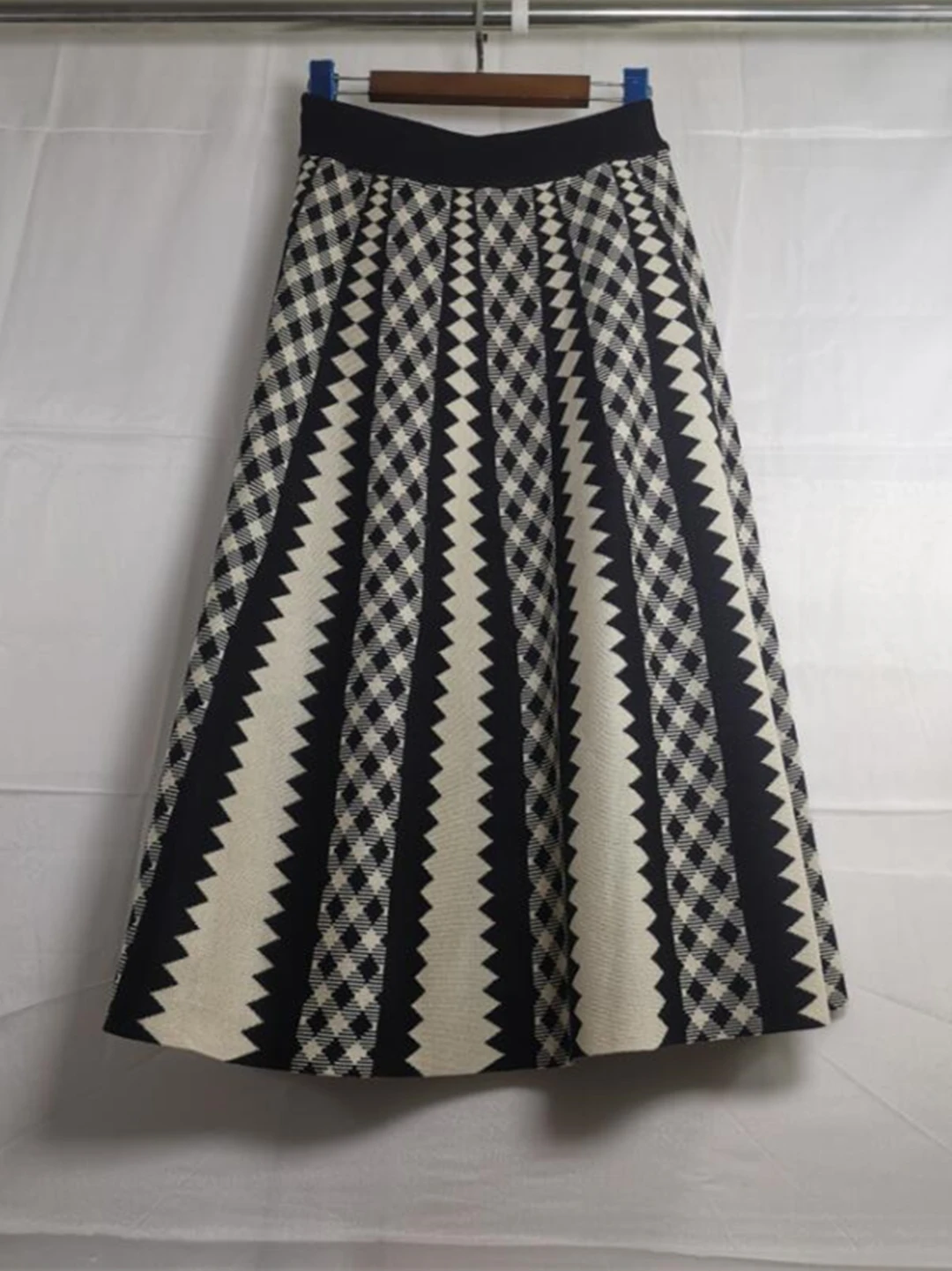 

Новинка 2023, осенне-зимняя женская юбка с завышенной талией, женская утепленная трикотажная юбка в клетку в стиле ретро, с волнистыми полосками