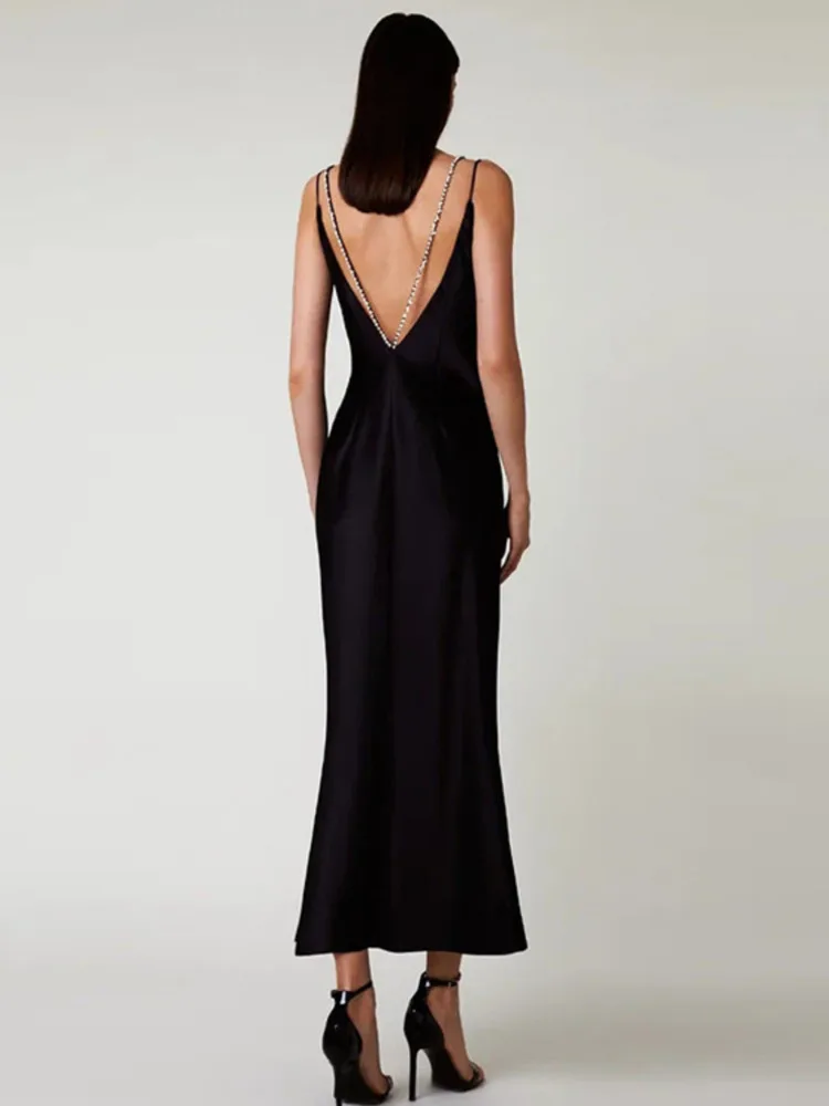 

Женское атласное платье-макси с открытой спиной и V-образным вырезом