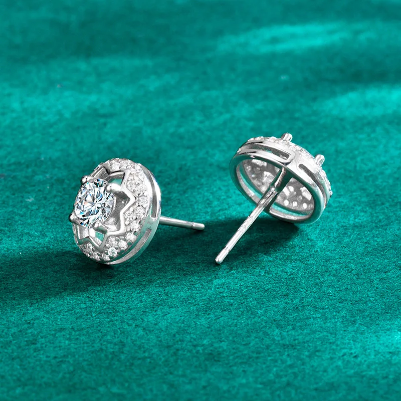 Фото Серьги-гвоздики LinkerLove из серебра S925 с муассанитом 0.5 карата для женщин, дизайн «Звезда с ореолом», покрытие из белого золота, гипоаллергенные, изысканные ювелирные изделия №3