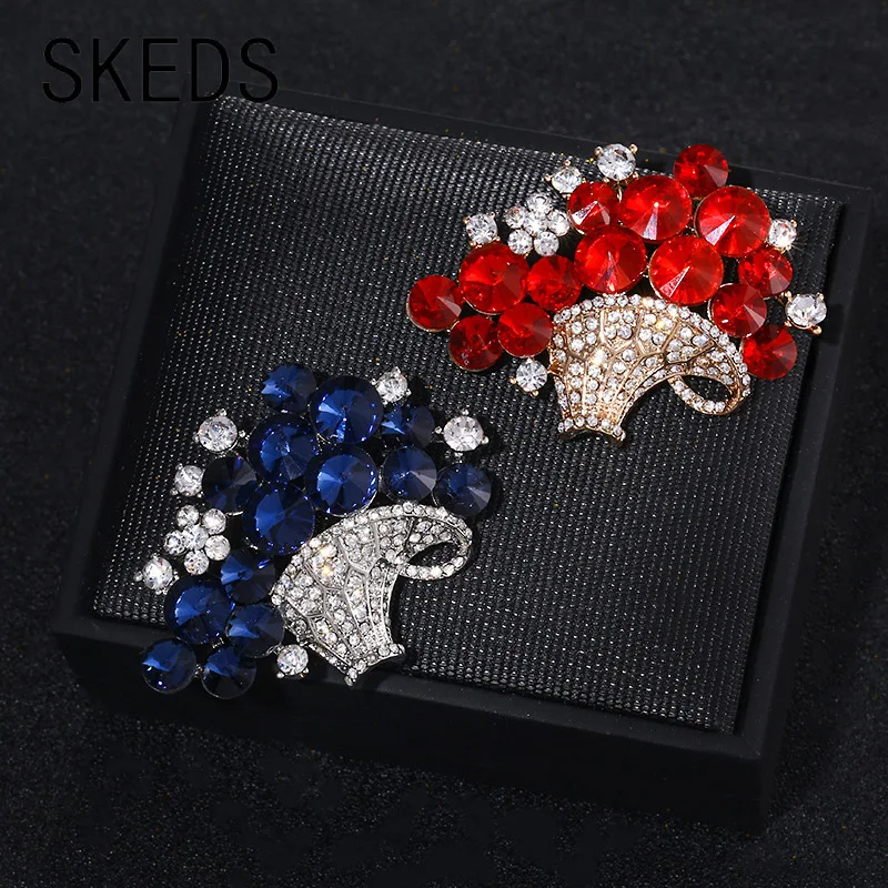 

SKEDS Exquisite Women Basket Crystal Luxury Brooches Pins Decoration Rhinestone Badges Metal Boutique Banquet Corsage Jewelry