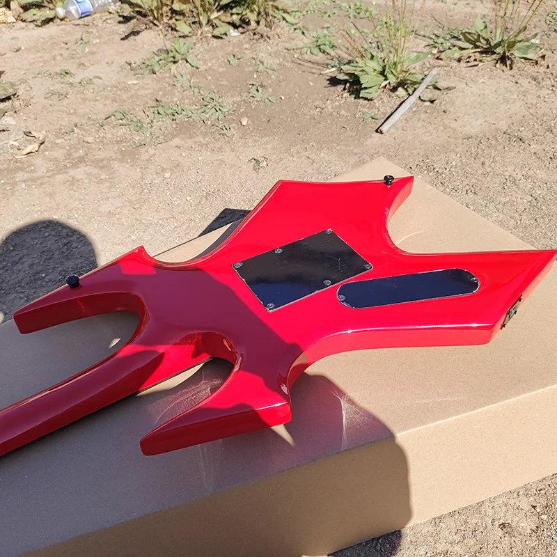 Аналогичная B.O.C. Богатая красная Кленовая верхняя форма электрической гитары.