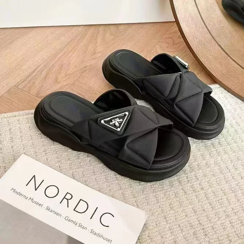 Женская летняя обувь на платформе с подвеской